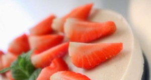 ANIOŁY W KUCHNI: Mrożony torcik z rabarbarem