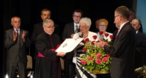 Ksiądz Prałat Alfred Kurek uhonorowany w Starym Sączu Ksiądz Prałat Alfred Kurek