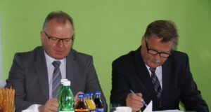 Jabłka Sądeckie dla działaczy Spółdzielni Ogrodniczej Ziemi Sądeckiej