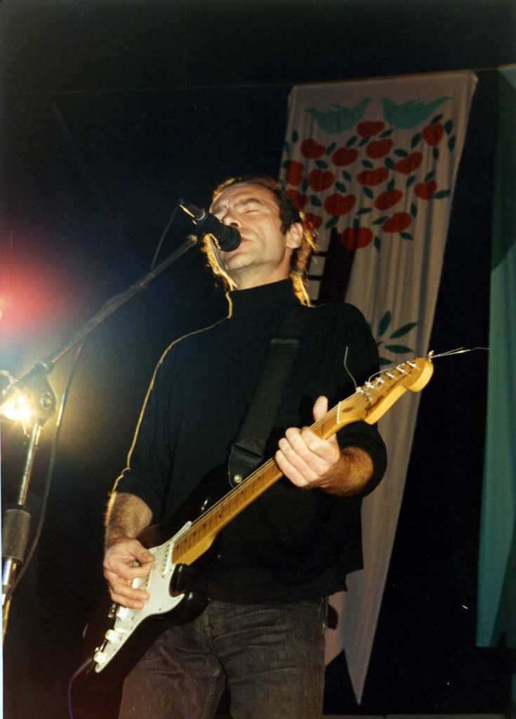 Wojciech Waglewski na koncercie Voo Voo w Nowym Sączu w 1992 z okazji 700-lecia Miasta