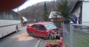 Zderzenie dwóch aut i autobusu w Barcicach