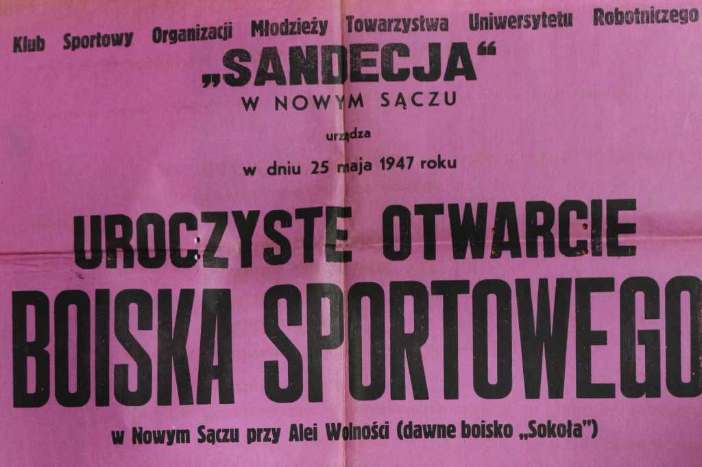 Plakat informujący o otwarciu nowego stadionu przy Alei Wolności