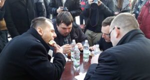 Pożarli pączki błyskawicznie