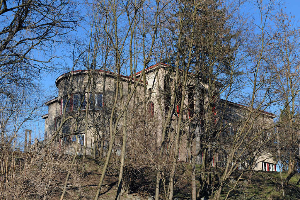 modernistyczna willa w Nowym Sączu, ul. Czarnieckiego