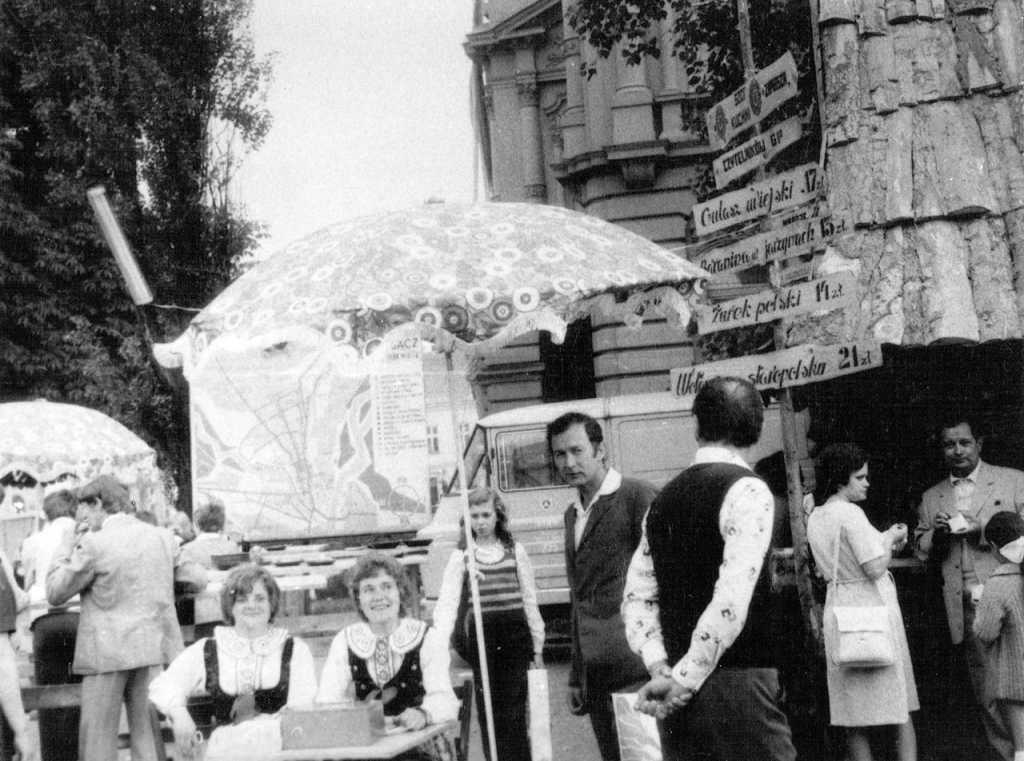 Nowy Sącz rynek święto Gazety Południowej, stoisko restauracji Staropolska