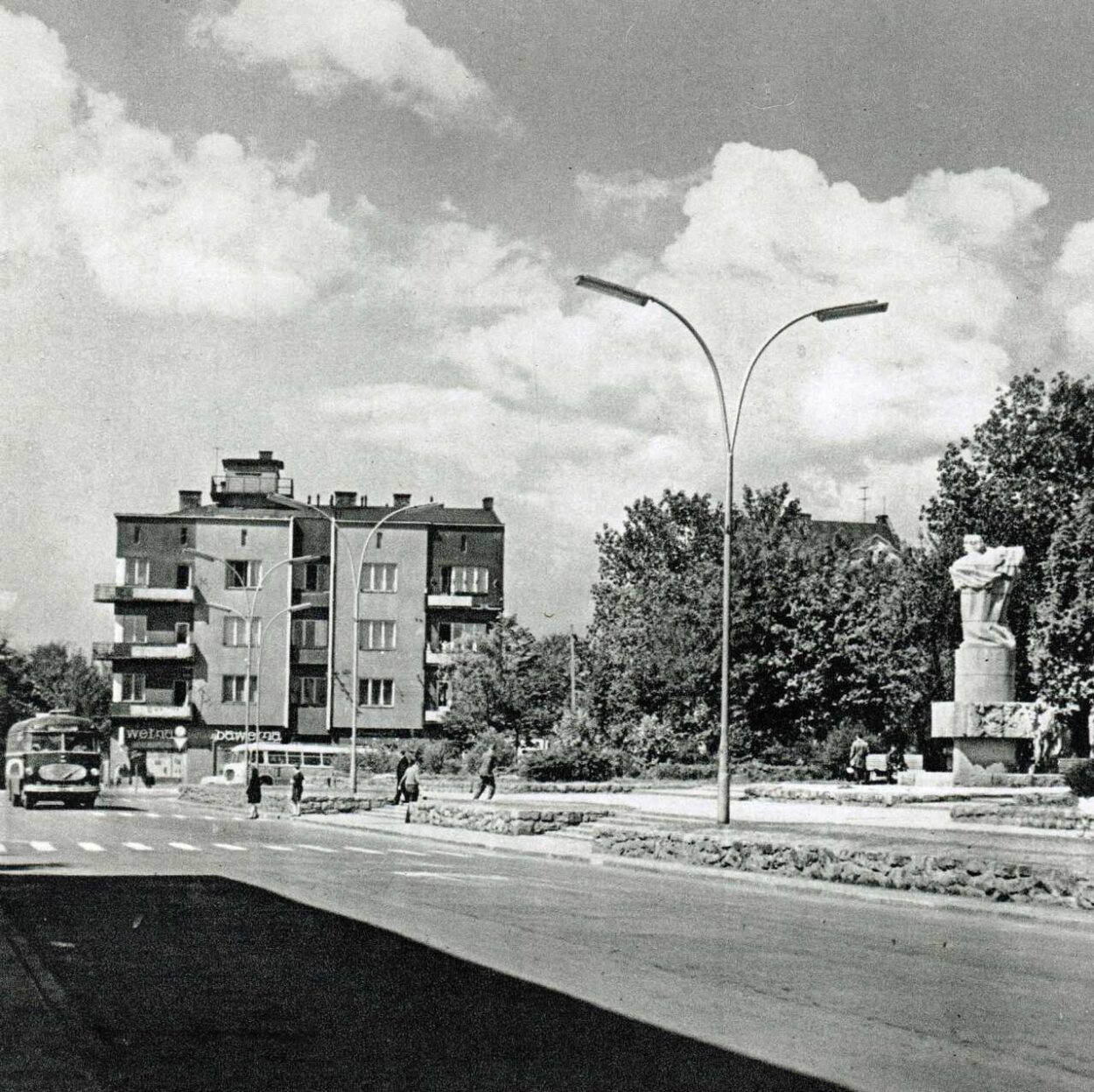 Nowy Sącz, ulica Mickiewicza, lata 60. Zdjęcie Henryka Hermanowicza