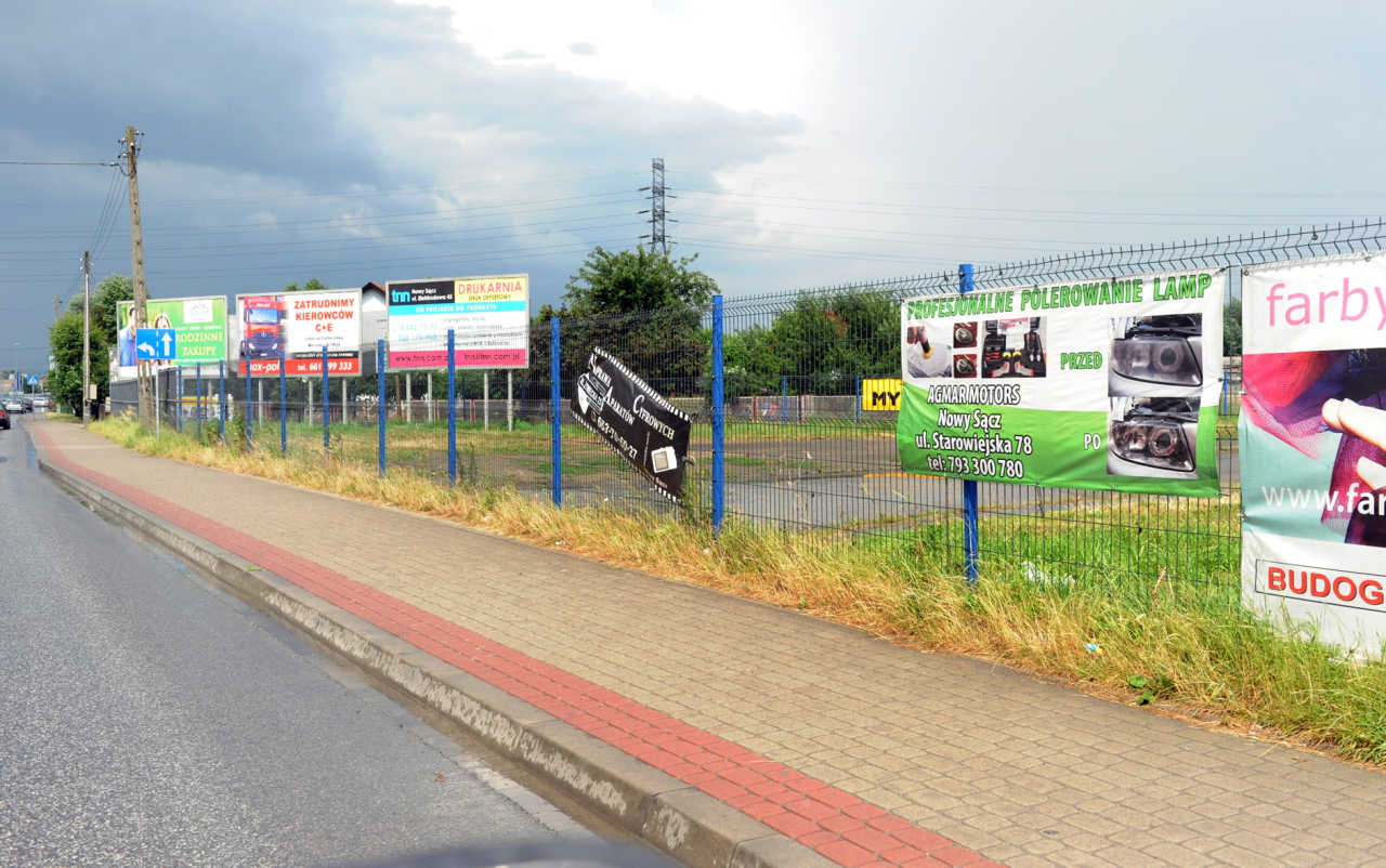 chaos reklamowy w Nowym Sączu