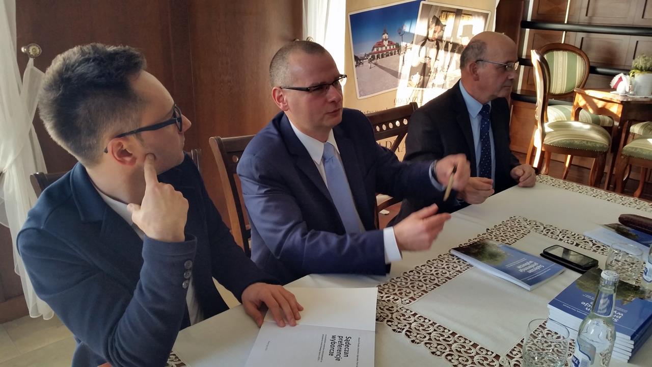 Marcin Poręba (w środku)