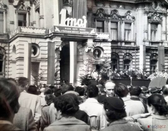 pochody 1-majowe, trybuna honorowa na rynku Nowego Sącza