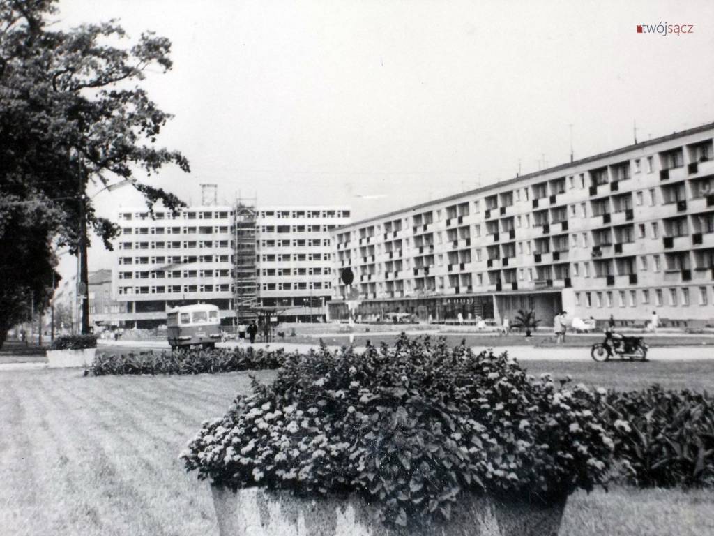 Nowy Sącz, budowa hotelu Orbis-Beskid oraz blok "Pekin"
