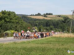 Pielgrzymka młodych pod Ołtarz Papieski w Starym Sączu