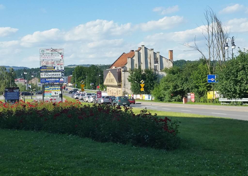 Ul. Piotra Skargi, w głębi ul. Tarnowska, jeszcze przed przebudową skrzyżowania pod zamkiem na rondo