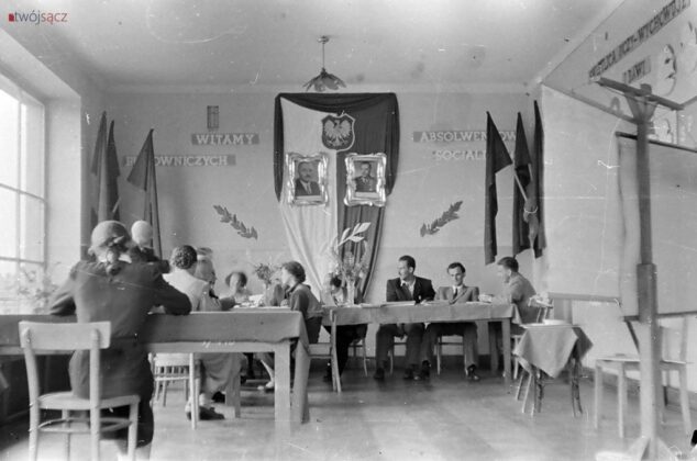 szkoła z lat 50. Egzamin w Technikum Finansowym w Nowym Sączu