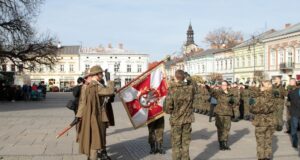 Ślubowanie strzelców w 25-lecie Jednostki Strzeleckiej 2006 Nowy Sącz