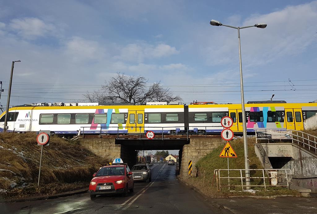 linia nr 96, wiadukt ulica Kolejowa w Nowym Sączu, grudzień 2016
