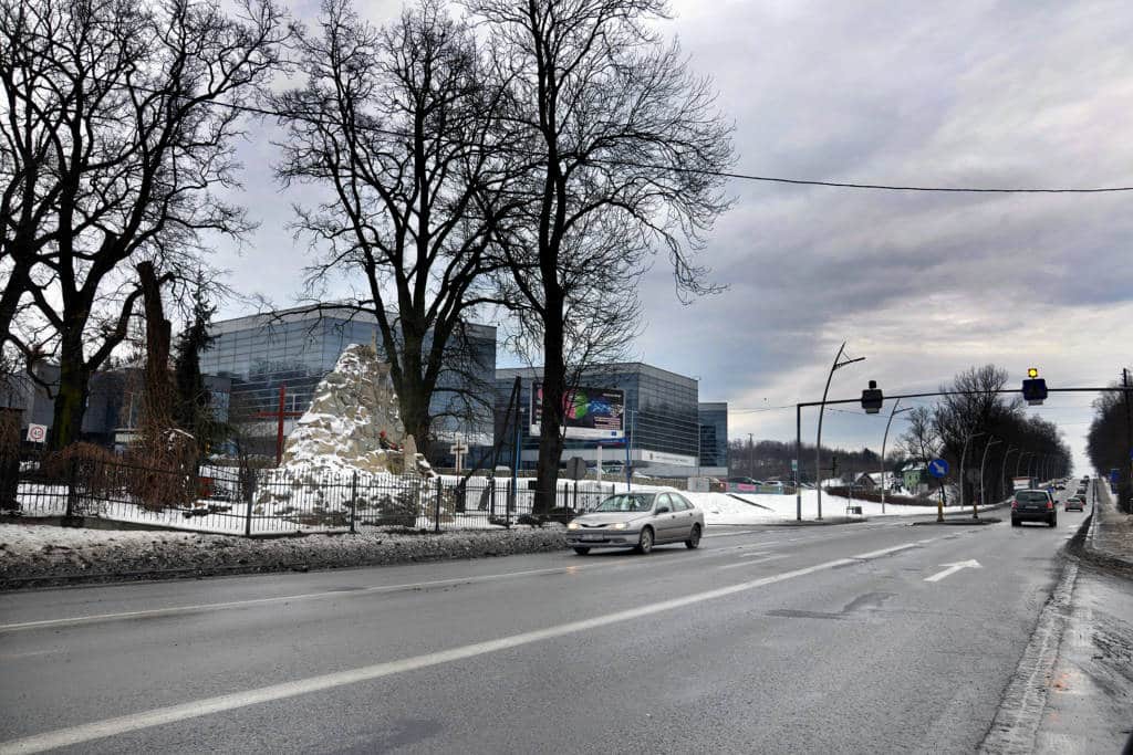 Nowy Sącz ulica Tarnowska. W głębi Park Technologiczny MMC Brainville