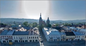 Widok z ratuszowej wieży – fotografia panoramiczna Fotografia panoramiczna nowosądeckiego rynku