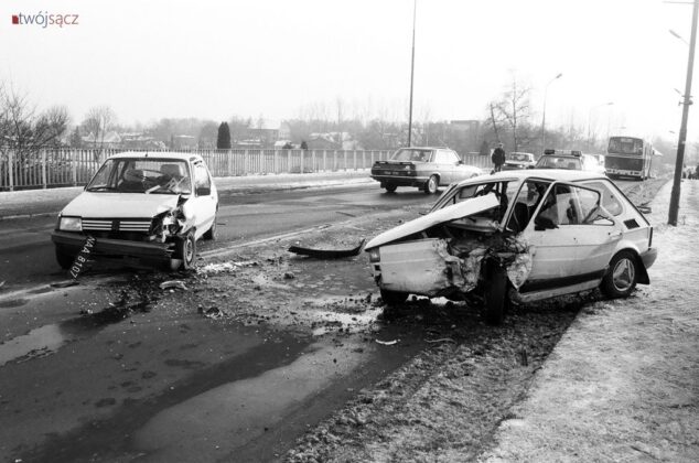 samochody lat 90 wypadek