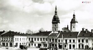 rynek Nowego Sącza w drugiej połowie lat 50. XX w.