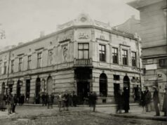 Nowy Sącz Jagiellońska 1 – kamienica Jakubowskich. Na parterze wejście do apteki