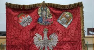 Sztandar żołnierzy I Pułku Strzelców Podhalańskich odnaleziony pod Krosnem