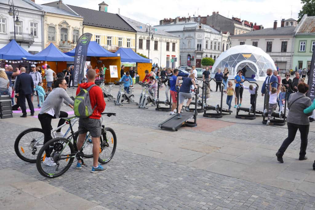 Rynek, imprezy dla mieszkańców: "Nowy Sącz Festiwal czasu wolnego" oraz "Weekend z Funduszami"