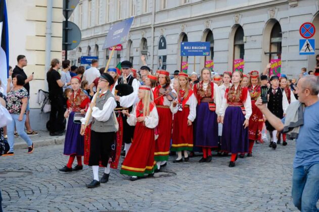 Nowy Sącz korowód zespołów Święto Dzieci Gór 2018