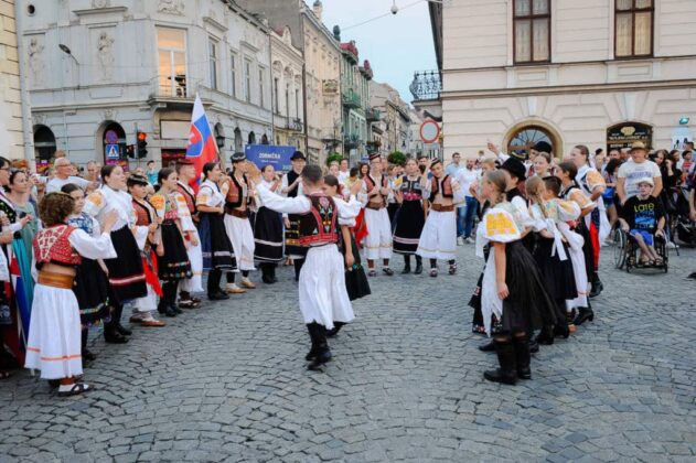 korowód zespołów Święto Dzieci Gór 2018