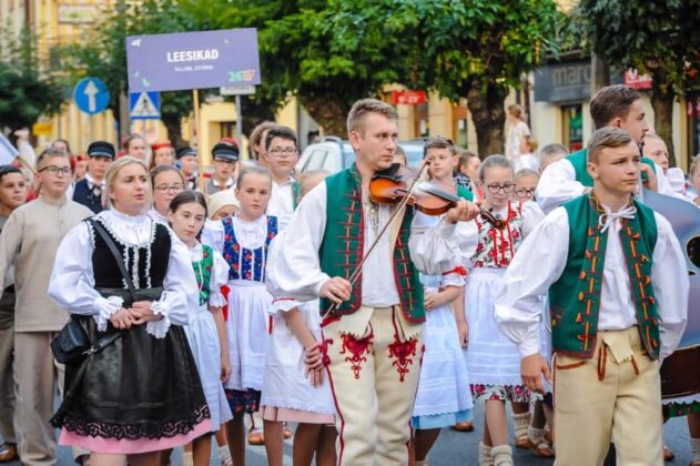 korowód zespołów Święto Dzieci Gór 2018