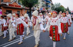 korowód zespołów Święto Dzieci Gór 2018 Nowy Sącz