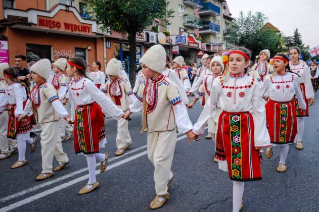 korowód zespołów Święto Dzieci Gór 2018 Nowy Sącz