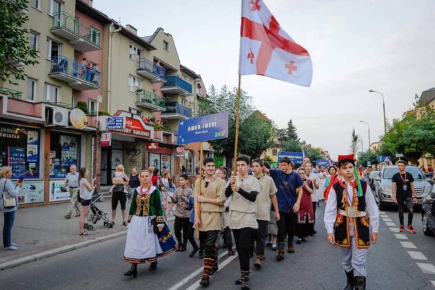 korowód zespołów Święto Dzieci Gór 2018