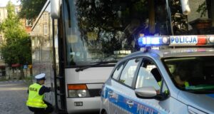 Kontrole autokarów przed wyjazdem na wakacje