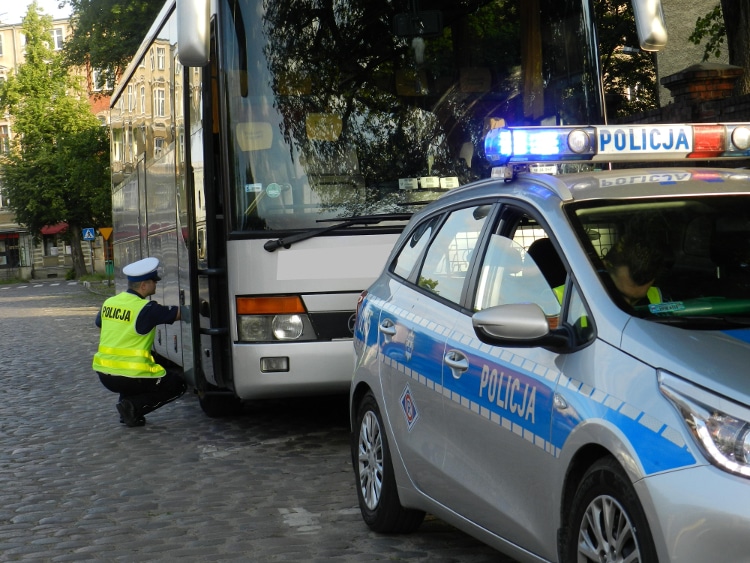 bezpieczny autobus
