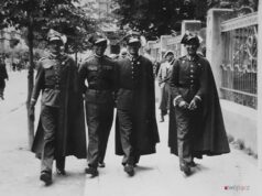 Podhalańczycy na ul. Jagiellońskiej w Nowym Sączu, rok 1936. Drugi od prawej strony to por. Stanisław Pajor - zginął w 1940 roku w egzekucji w Trzetrzewinie