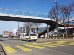 Urzędnicy zmieniają zdanie i obiecują poprawę bezpieczeństwa na tymczasowym przejściu pod remontowaną kładką