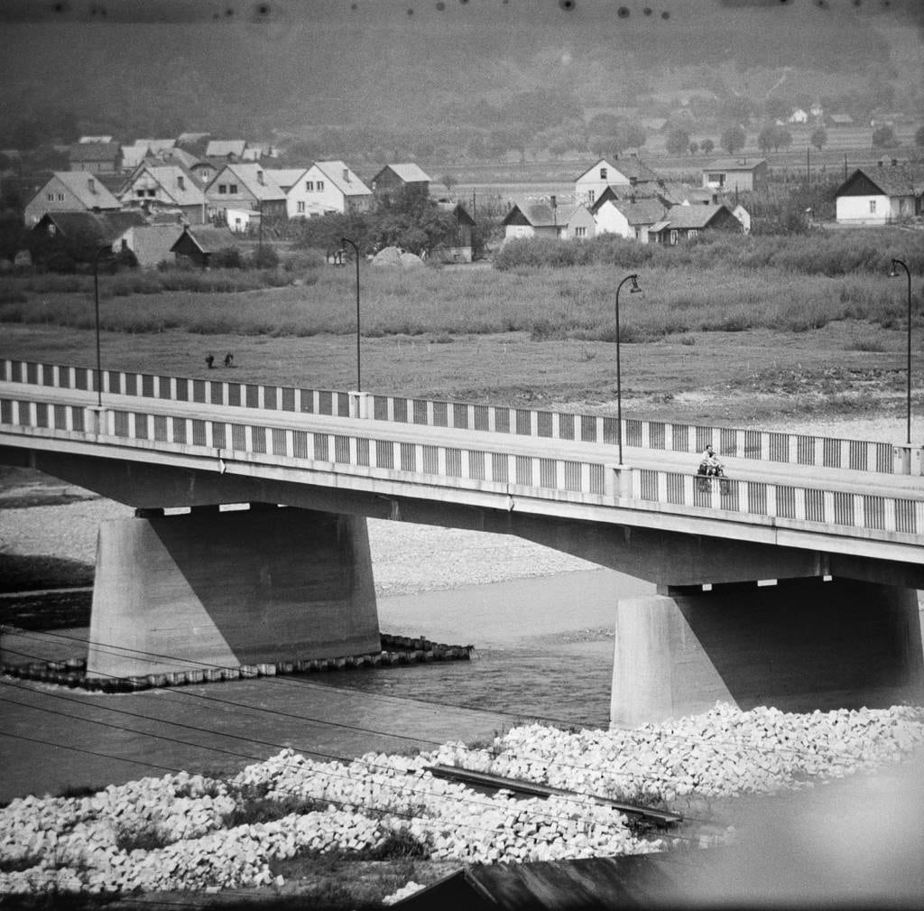 Most na Dunajcu („heleński”); w głębi zabudowania osiedla Helena. Fot. Zofia Rydet. © Zofia Augustyńska-Martyniak