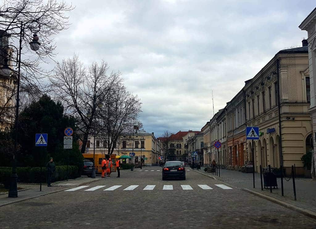 Ruch wokół Rynku w Nowym Sączu wznowiony
