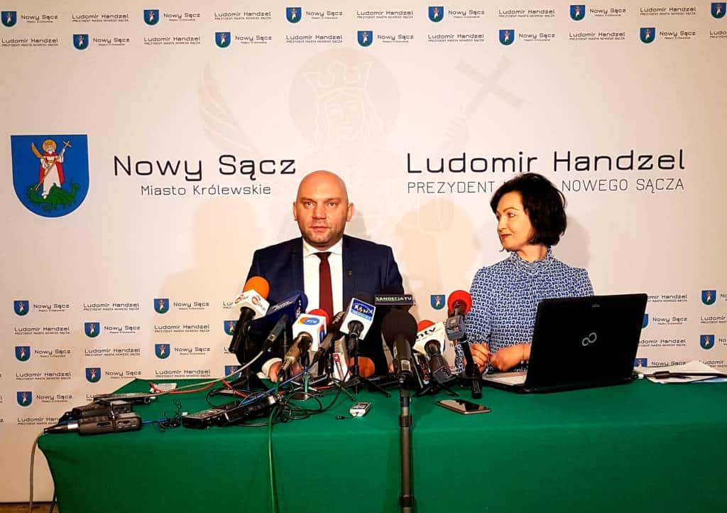 zastępca prezydenta Nowego Sącza Artur Bochenek i skarbnik Renata Seruga