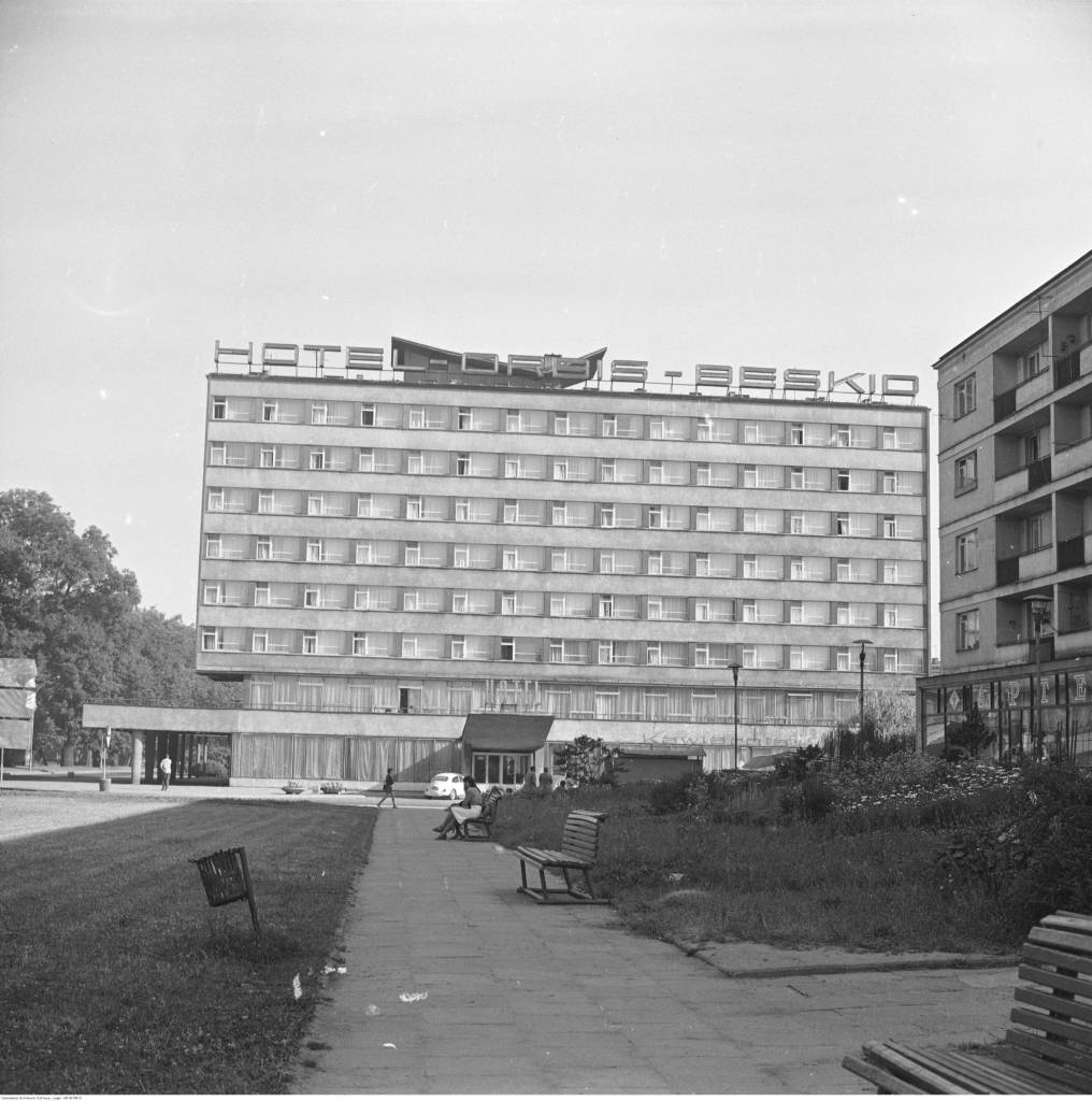 Hotel Orbisu - Beskid.  Nowy Sącz, 3.07.1976. Fot. Grażyna Rutowska / Narodowe Archiwum Cyfrowe