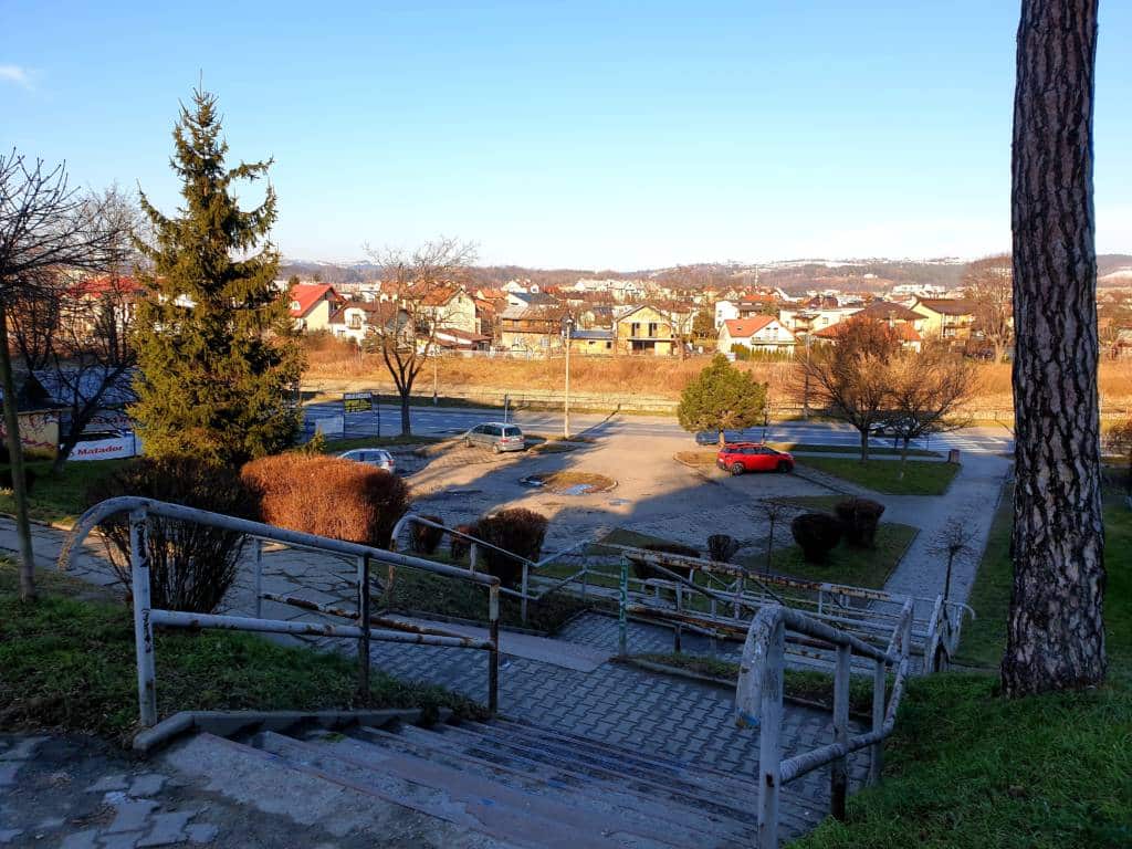 parking przy Bulwarze Narwiku