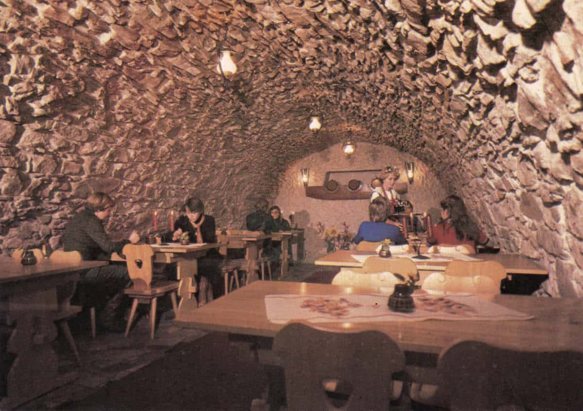 Nowy Sącz lata 70. „Ratuszowa” – sala konsumpcyjna w piwnicy