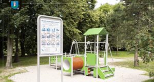 Plac zabaw przy ruinach zamku zmodernizowany
