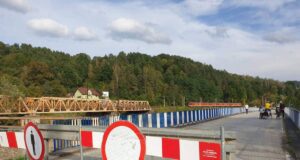 Rozpoczyna się montaż mostu tymczasowego na Kamienicy