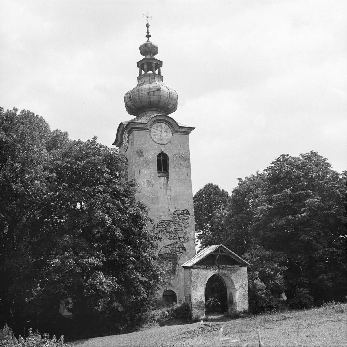 Łabowa lata 60. Dawna cerkiew greckokatolicka zbudowana w 1784 roku.