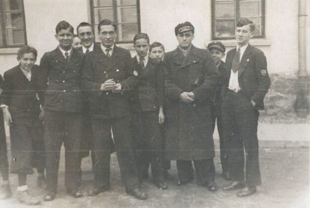 gimnazjaliści w latach 30. Nowy Sącz miejsce nieustalone