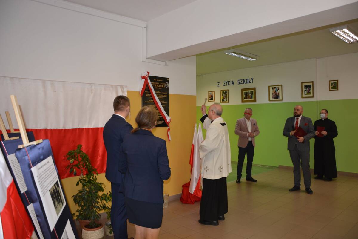 Odsłonięcie tablicy upamiętniającej Kazimierza Pierackiego