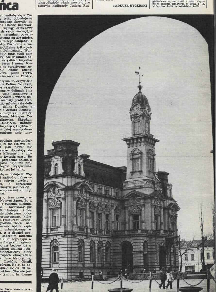 Magazyn Turystyczny Światowid 1975. "Ratusz w Nowym Sączu zawsze przyciąga uwagę turystów"