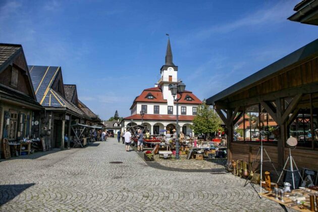 kiermasz staroci w Miasteczku Galicyjskim w Nowym Sączu