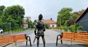 Parking z (nie)sikającym rycerzykiem